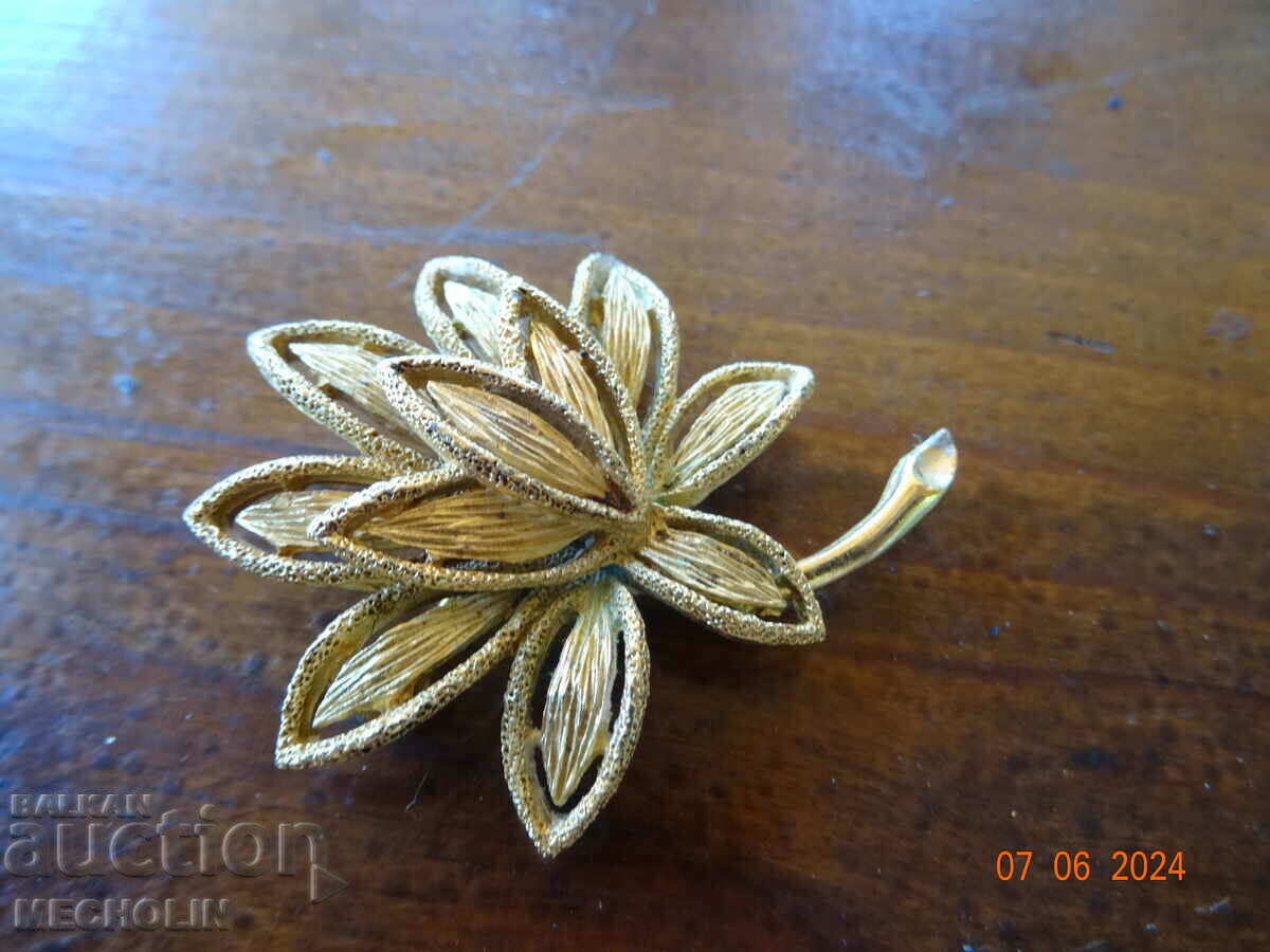 BEAUTIFUL BROOCH 7 - 5 BEAUTIFUL BROOCH 7 - 5