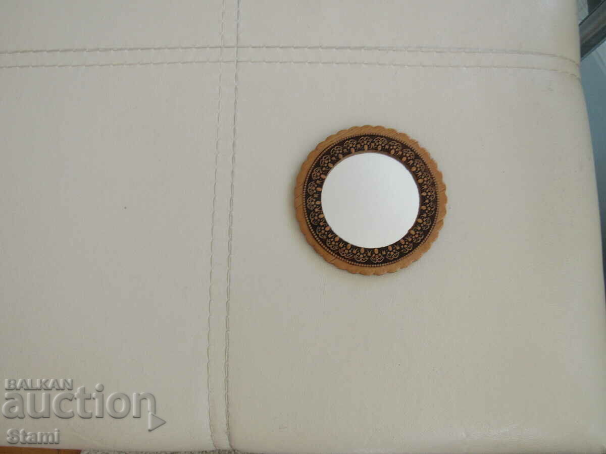 Licitație Oglindă cosmetică de buzunar din mesteacăn, Rusia Licitație Oglindă cosmetică de buzunar din mesteacăn, Rusia