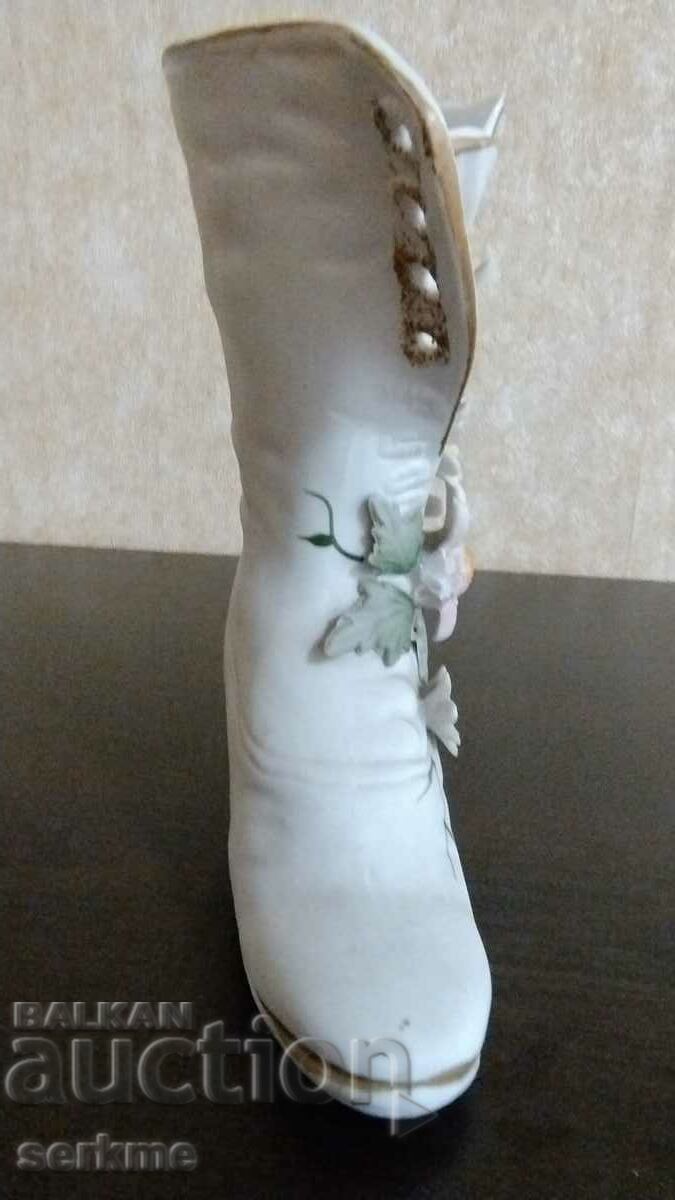 Livrarea Figurină de porțelan