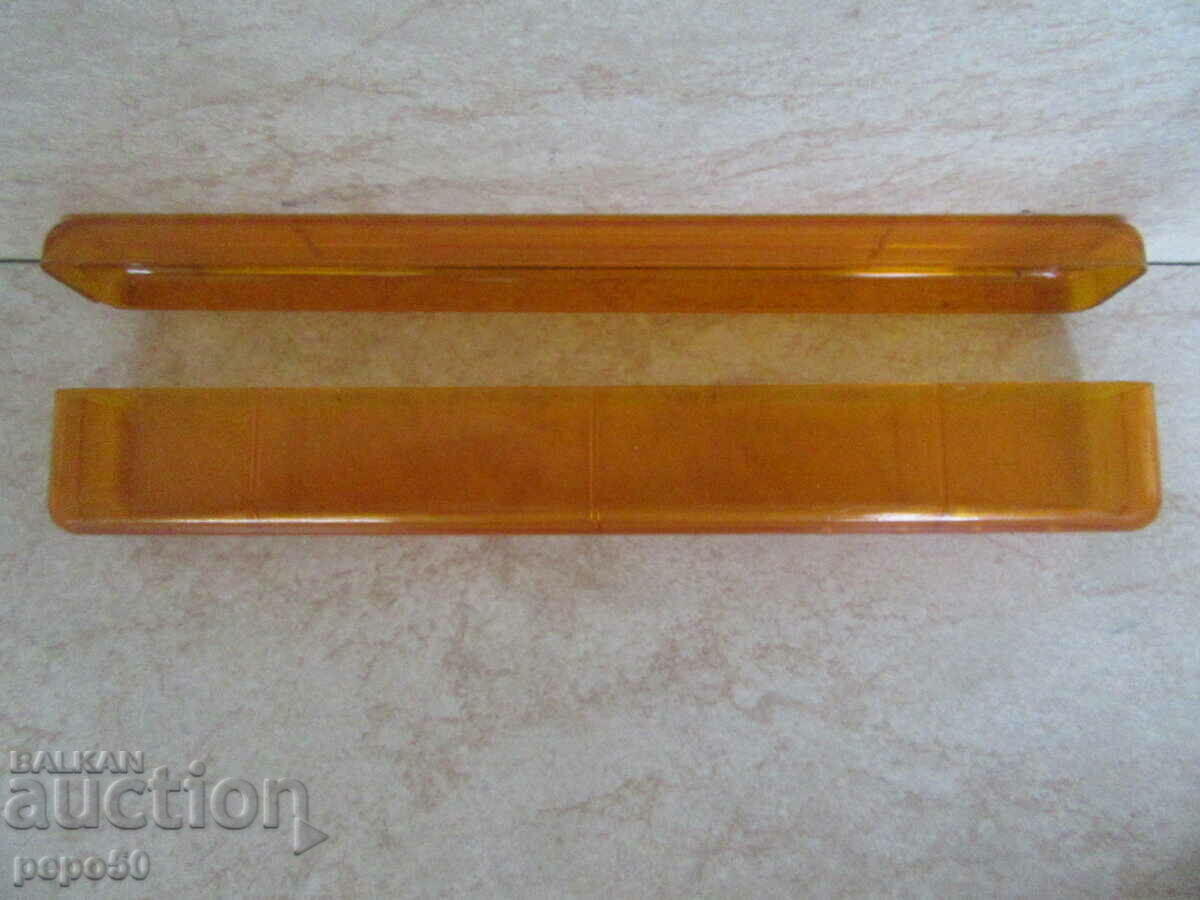 ΚΟΥΤΙ PLEXIGLAS ΓΙΑ ΟΔΟΝΤΟΒΟΥΡΤΣΑ ΑΠΟ SOCA με τιμή 3.00 BGN | € 1.53 ΚΟΥΤΙ PLEXIGLAS ΓΙΑ ΟΔΟΝΤΟΒΟΥΡΤΣΑ ΑΠΟ SOCA με τιμή 3.00 BGN | € 1.53