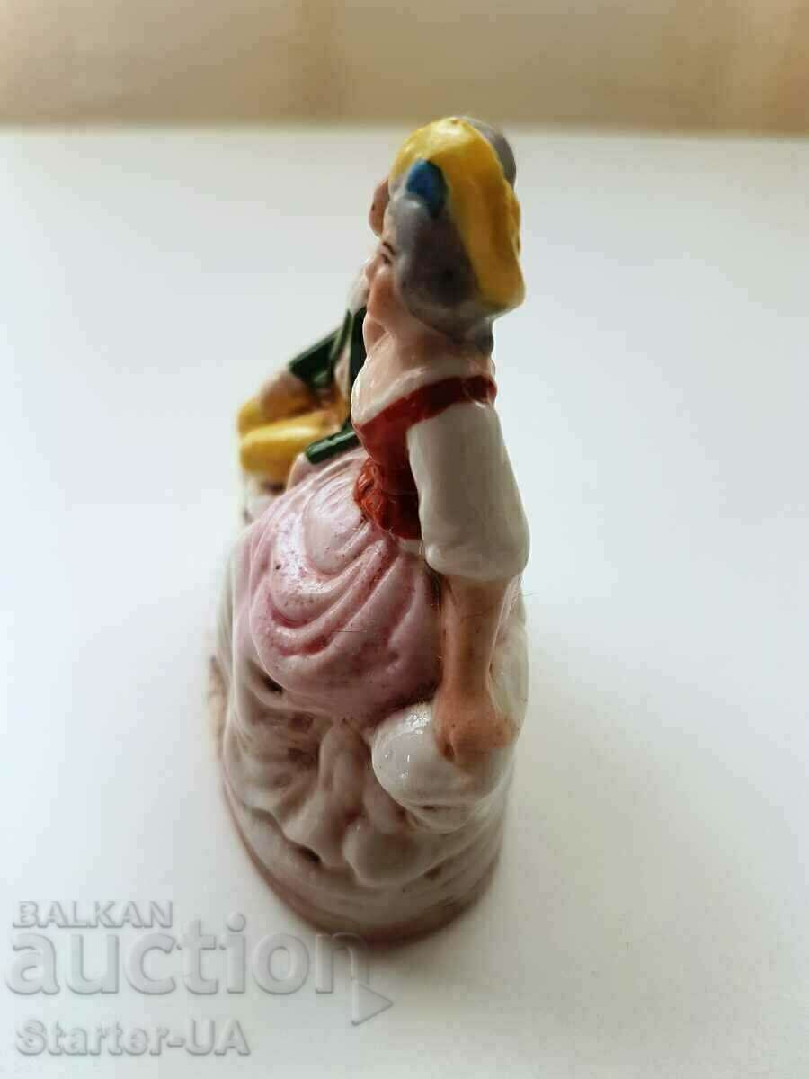 Παράδοση Μια μικρή φιγούρα με ένα σημάδι. Παράδοση Μια μικρή φιγούρα με ένα σημάδι.