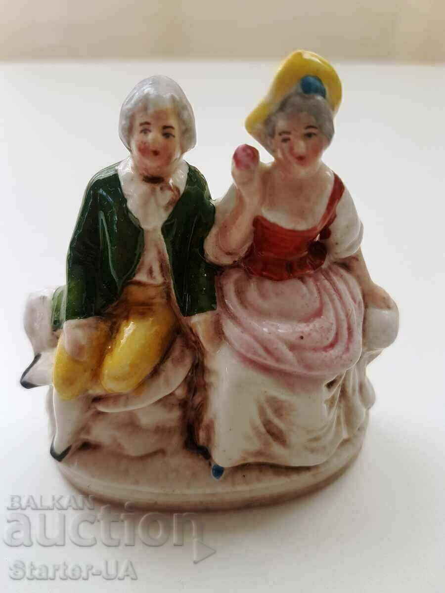 Μια μικρή φιγούρα με ένα σημάδι. Μια μικρή φιγούρα με ένα σημάδι.