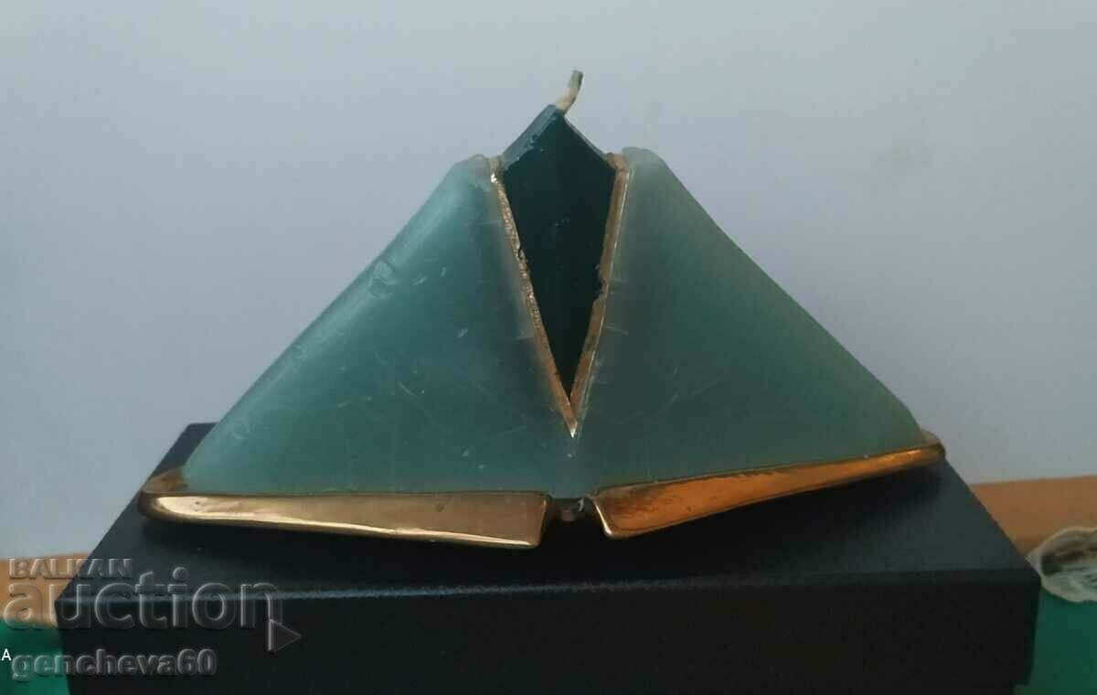 Όμορφη θήκη για κερί και μπρούτζινο Όμορφη θήκη για κερί και μπρούτζινο