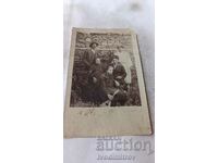 Φωτογραφία Rousse Δύο άνδρες δύο γυναίκες και ένα κορίτσι με ένα μαντολίνο 1928