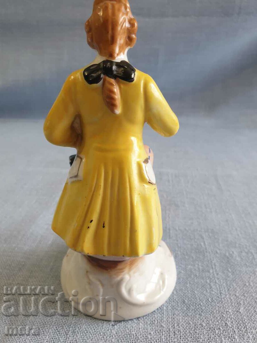 Аукцион Японска порцеланова фигурка на благородник Аукцион Японска порцеланова фигурка на благородник