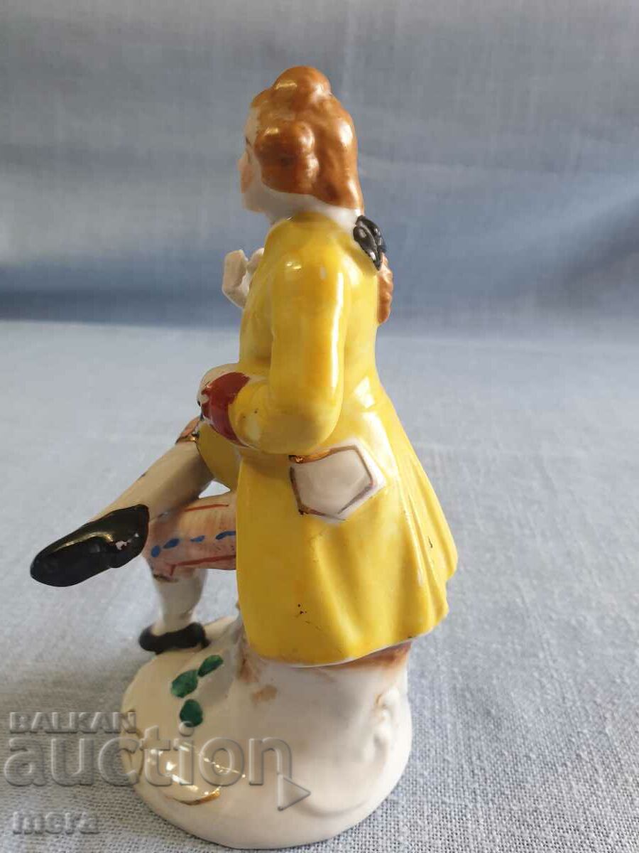 Доставка на Японска порцеланова фигурка на благородник Доставка на Японска порцеланова фигурка на благородник