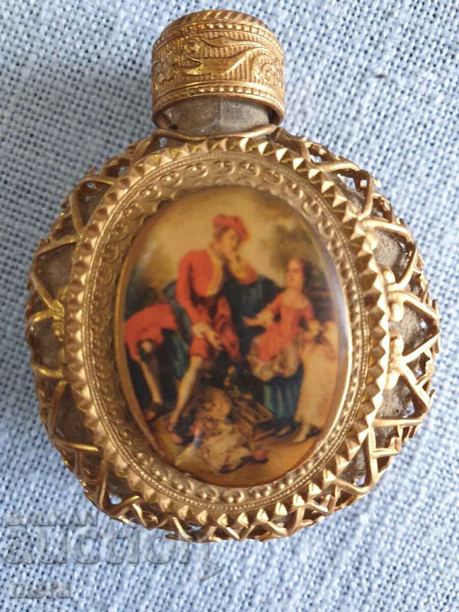 Sticla de parfum frantuzeasca antica cu garnituri metalice si aurire cu preț 55.00 BGN | € 28.12