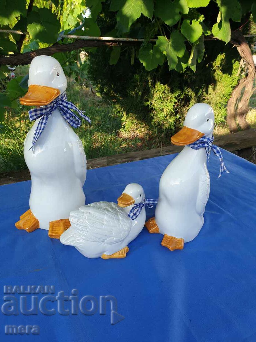 Δημοπρασία Μια οικογένεια από πορσελάνινες πάπιες Δημοπρασία Μια οικογένεια από πορσελάνινες πάπιες