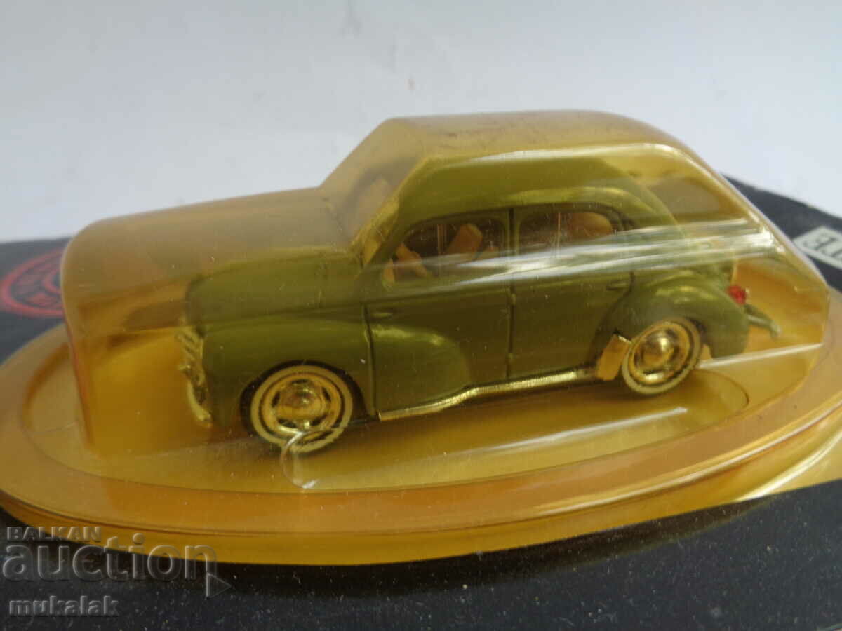 Delivery of 1:43 SOLIDO HACHETTE RENAULT 4 CV + MAGAZINE TROLLEY MODEL Delivery of 1:43 SOLIDO HACHETTE RENAULT 4 CV + MAGAZINE TROLLEY MODEL