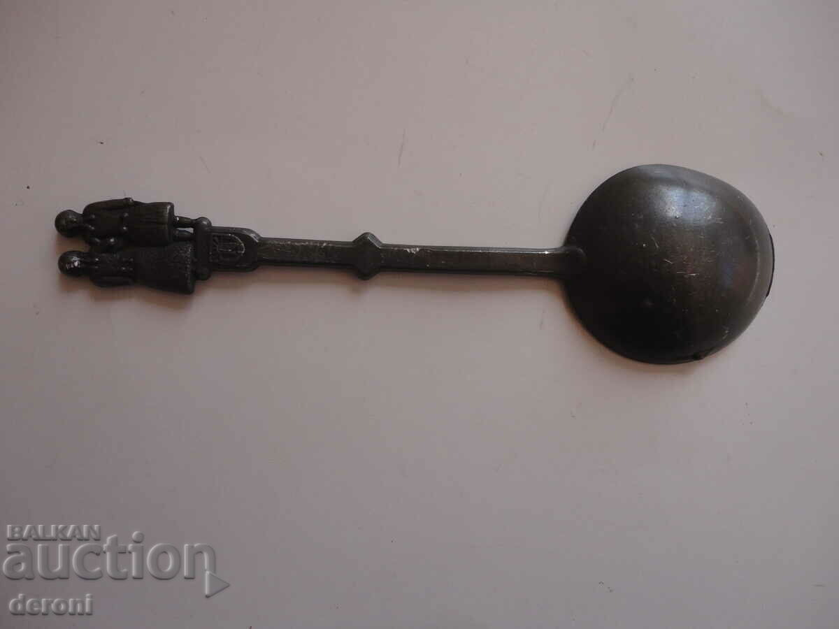 Delivery of A great pewter spoon 17 Delivery of A great pewter spoon 17