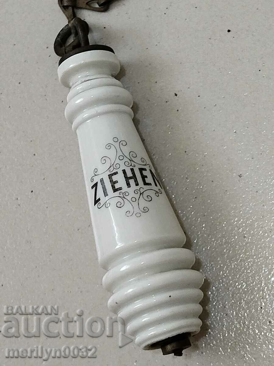 Λαβή πορσελάνης με αλυσίδα εξαερισμού από του 20ου αιώνα με τιμή 52.00 BGN | € 26.59 Λαβή πορσελάνης με αλυσίδα εξαερισμού από του 20ου αιώνα με τιμή 52.00 BGN | € 26.59