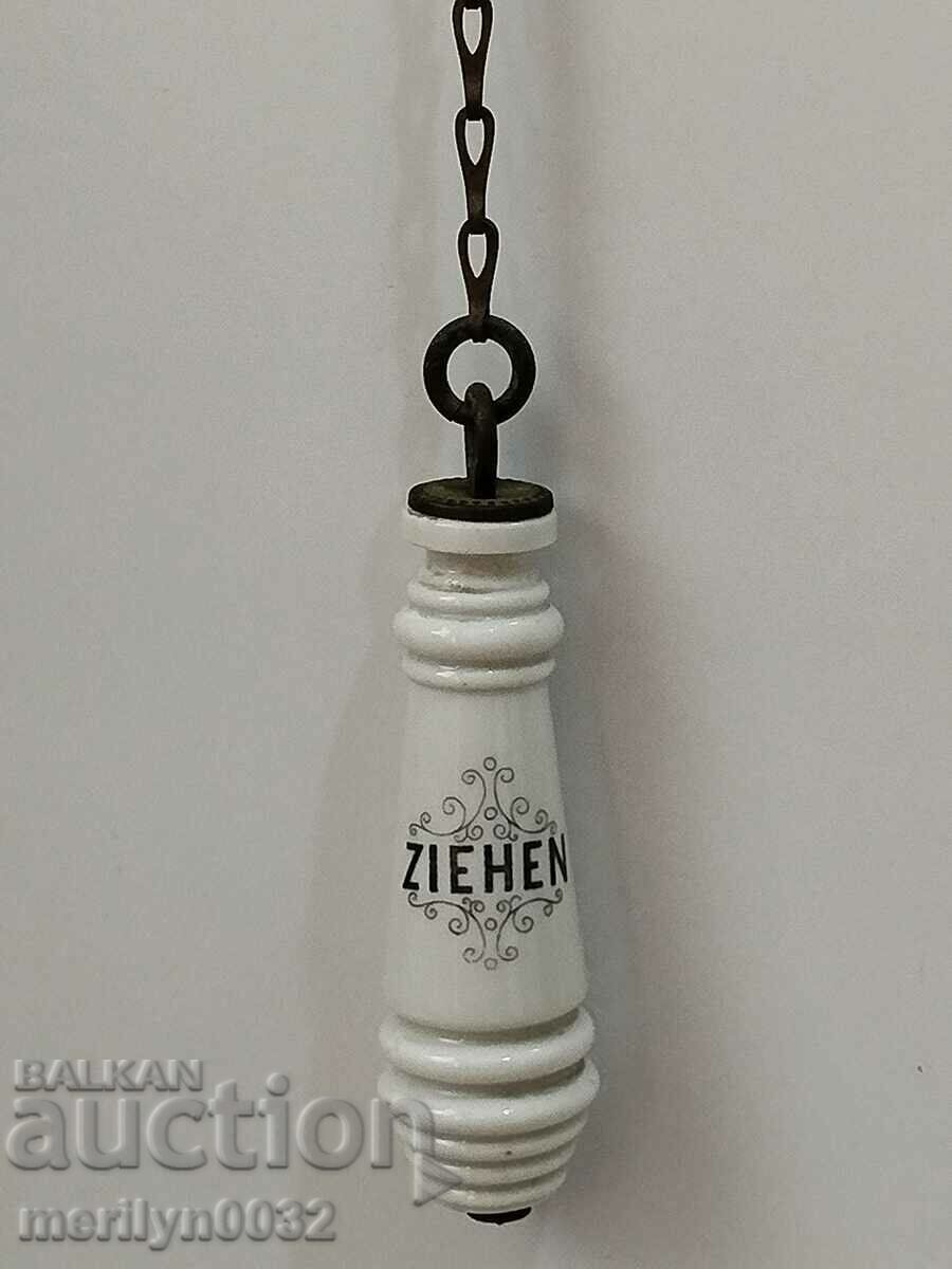 Δημοπρασία Λαβή πορσελάνης με αλυσίδα εξαερισμού από του 20ου αιώνα Δημοπρασία Λαβή πορσελάνης με αλυσίδα εξαερισμού από του 20ου αιώνα