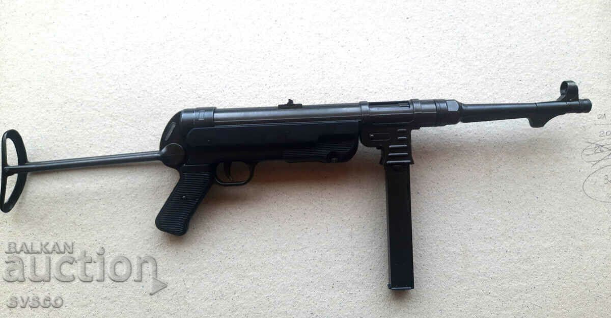 Auction MP 40 Machine Pistol, Non-Firing Replica Auction MP 40 Machine Pistol, Non-Firing Replica