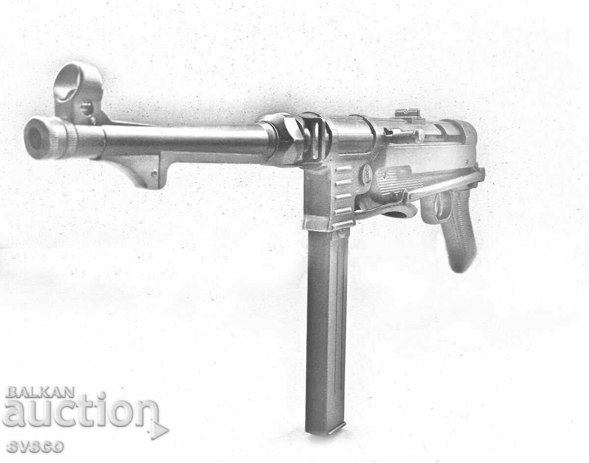 Delivery of MP 40 Machine Pistol, Non-Firing Replica Delivery of MP 40 Machine Pistol, Non-Firing Replica
