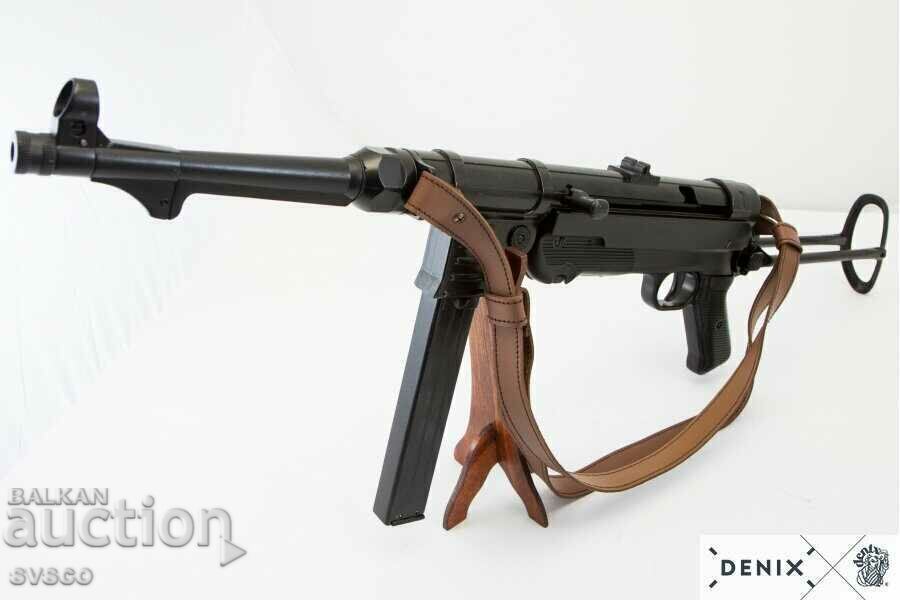 MP 40 Machine Pistol, Non-Firing Replica - 6 MP 40 Machine Pistol, Non-Firing Replica - 6