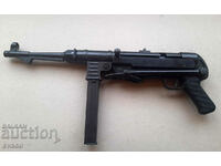 Submachine gun MP40, Replica