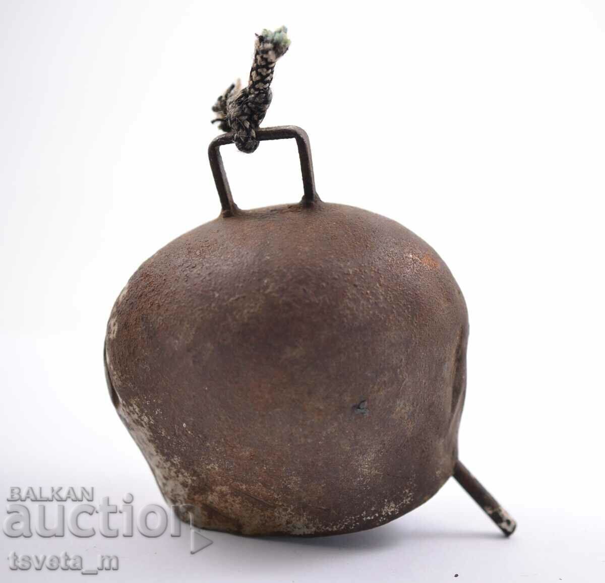 Auction CHAN, BELL, BELL Auction CHAN, BELL, BELL