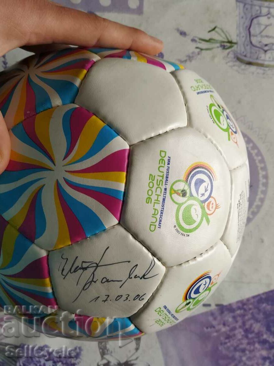 Παράδοση ✅ΜΠΑΛΑ ΜΕ ΥΠΟΓΡΑΦΗ ΑΠΟ ΤΟ ΠΑΓΚΟΣΜΙΟ ΠΟΔΟΣΦΑΙΡΟ ΣΤΟ ΒΕΡΟΛΙΝΟ❗