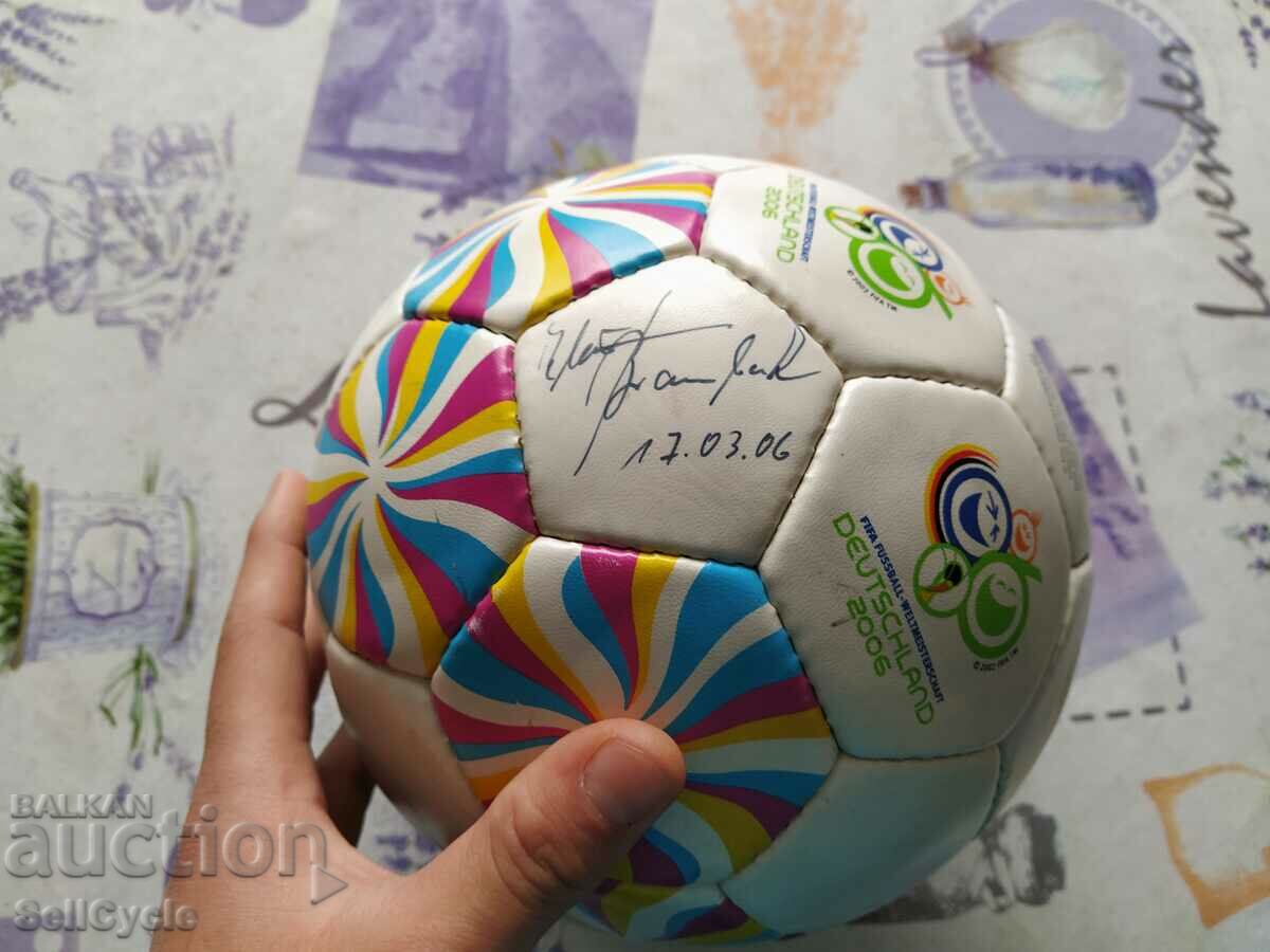 ✅BALL WITH A SIGNATURE FROM THE WORLD SOCCER IN BERLIN ❗
