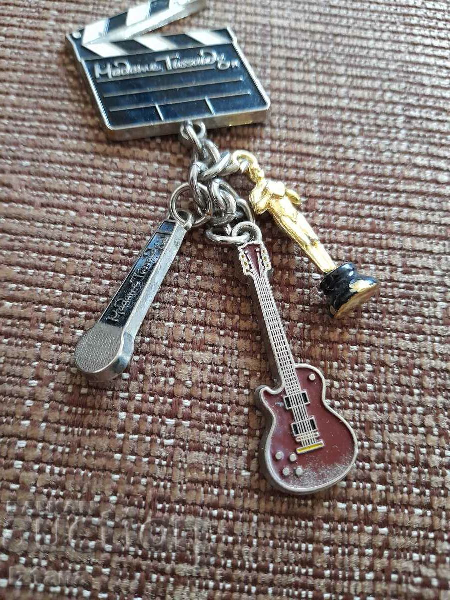 Auction An old key ring Auction An old key ring