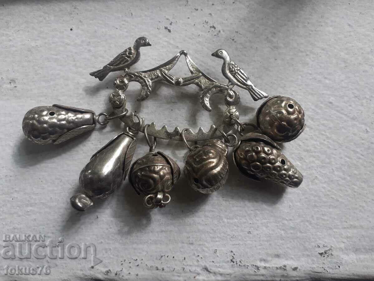 Auction Brooch - jewelry with chickens Auction Brooch - jewelry with chickens