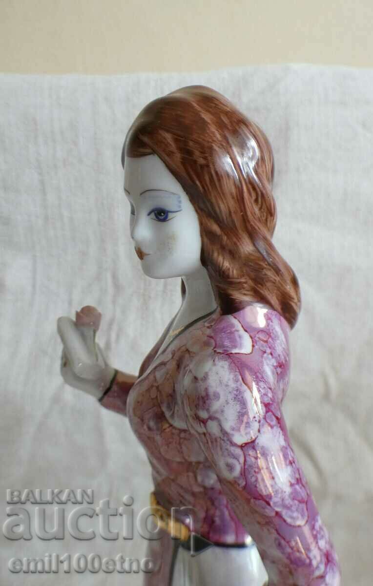 Auction Figure Beautiful lady porcelain Romania Auction Figure Beautiful lady porcelain Romania