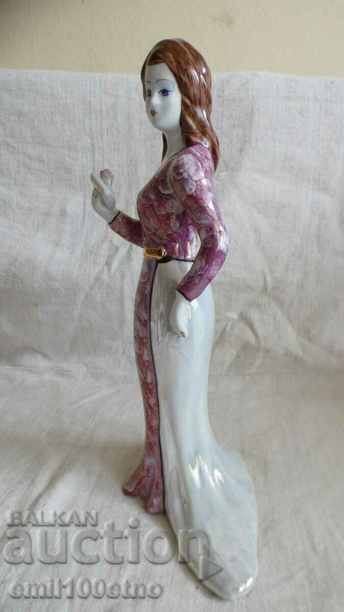 Figure Beautiful lady porcelain Romania - 5