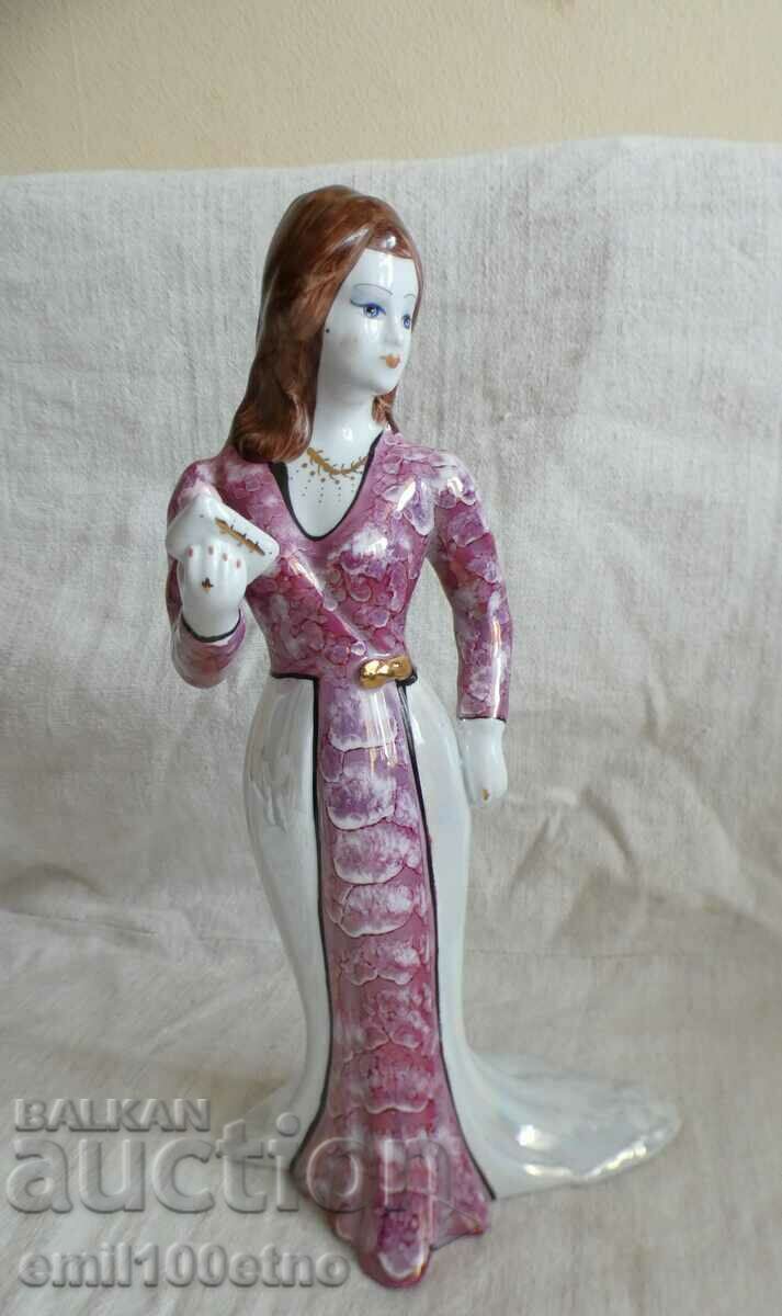 Figure Beautiful lady porcelain Romania Figure Beautiful lady porcelain Romania
