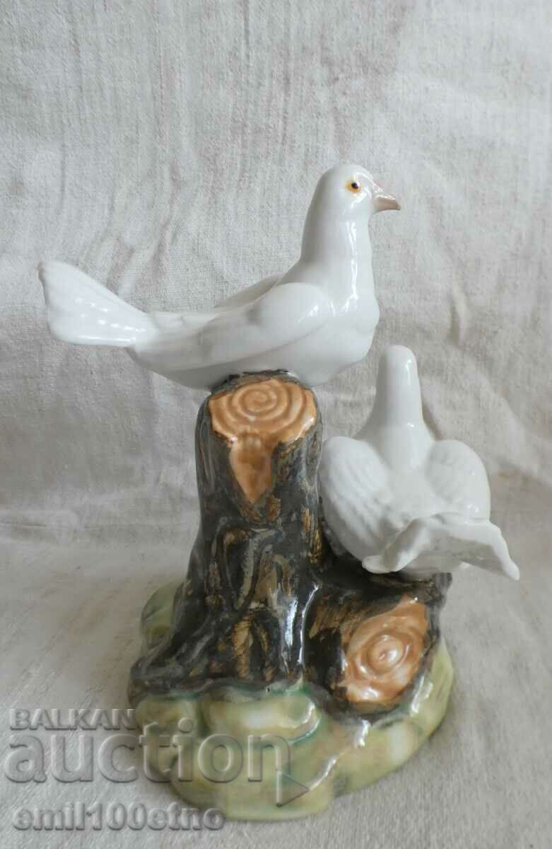 Auction  Figure Pair of pigeons porcelain TENGRA hand made Spain