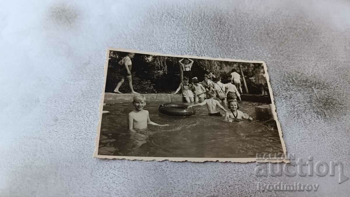 Photo Children in a pool