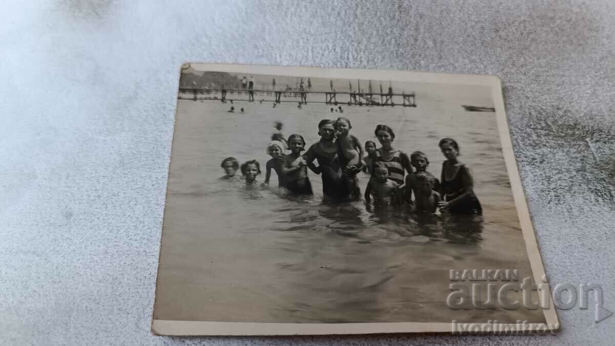 Fotografie Varna Femei și copii în mare 1937