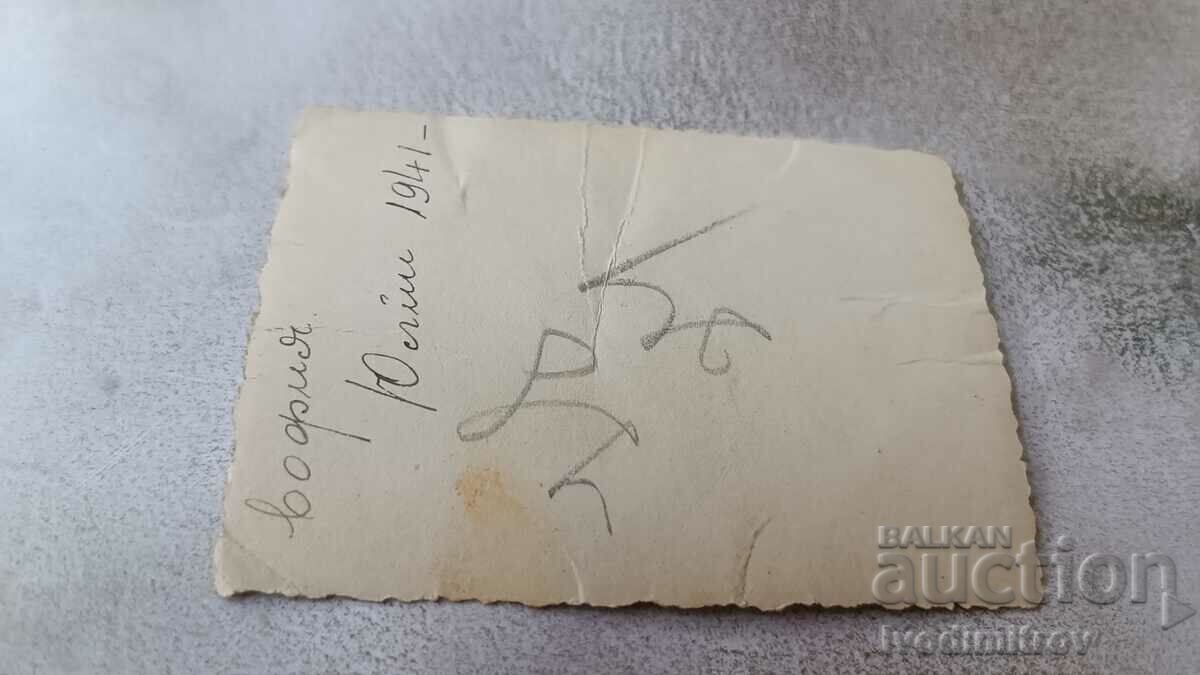 Снимка София Три млади жени на тротоара 1941 с цена 2.65 лв. | € 1.35 Снимка София Три млади жени на тротоара 1941 с цена 2.65 лв. | € 1.35