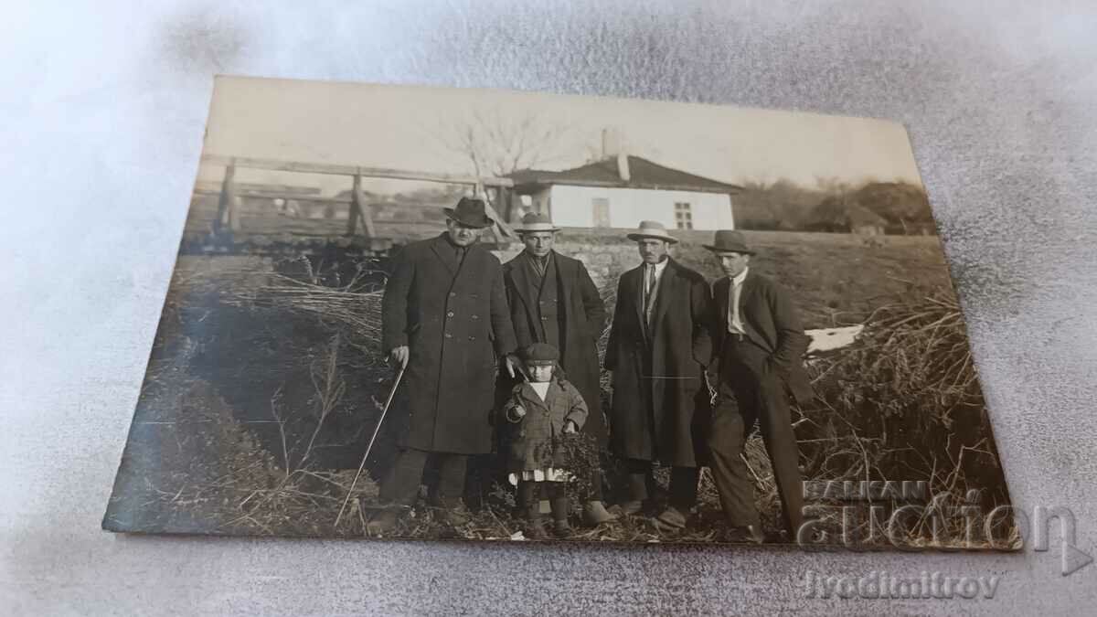 Doamna Patru bărbați și o fată la Podul Suspinelor 1925