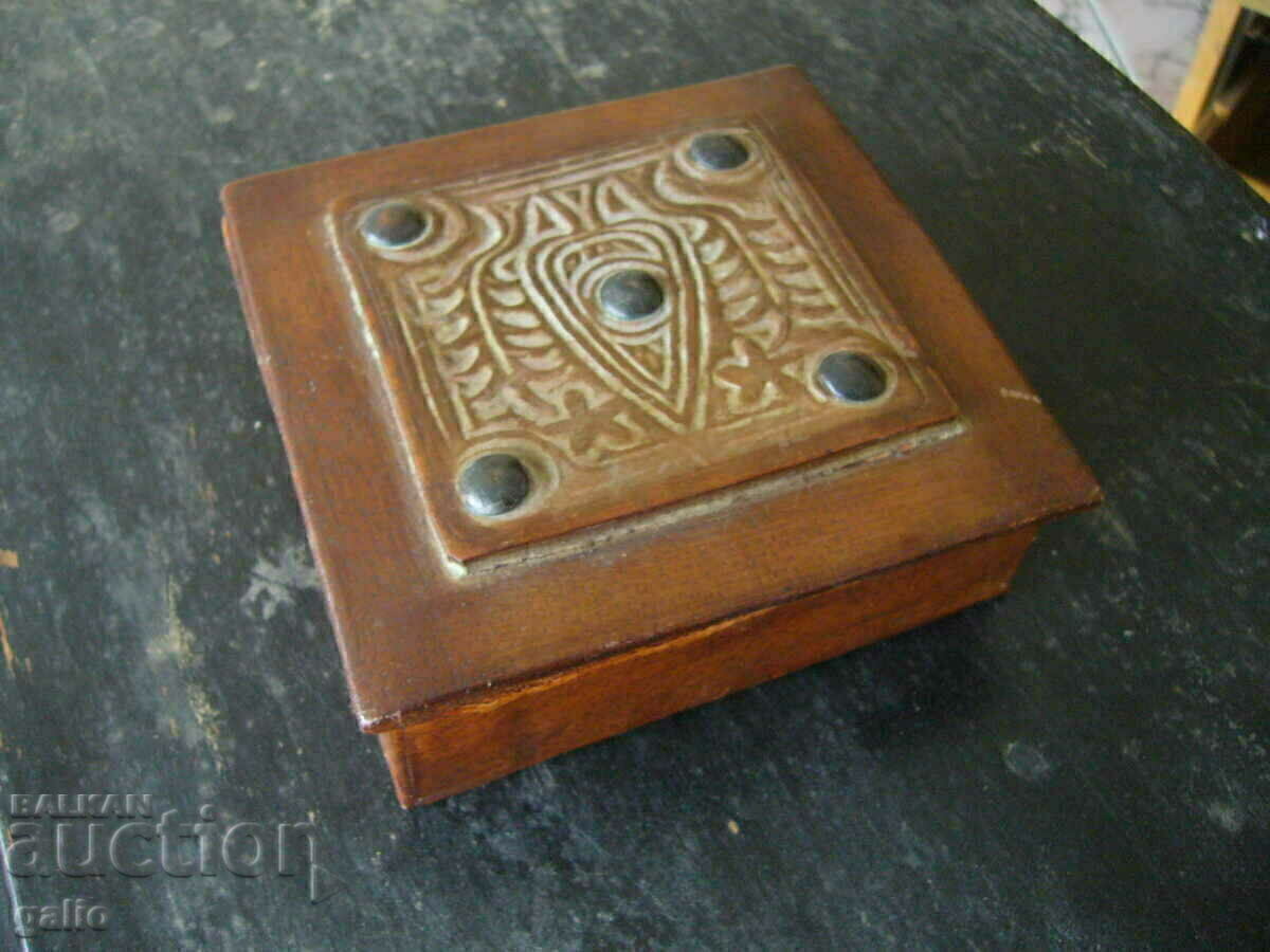 Old Jewelry Box - Leather with price 15.00 BGN | € 7.67 Old Jewelry Box - Leather with price 15.00 BGN | € 7.67