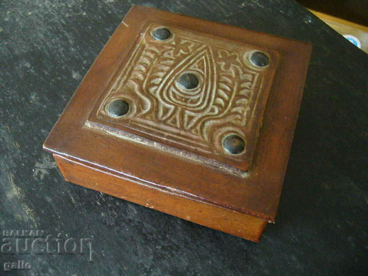 Old Jewelry Box - Leather Old Jewelry Box - Leather