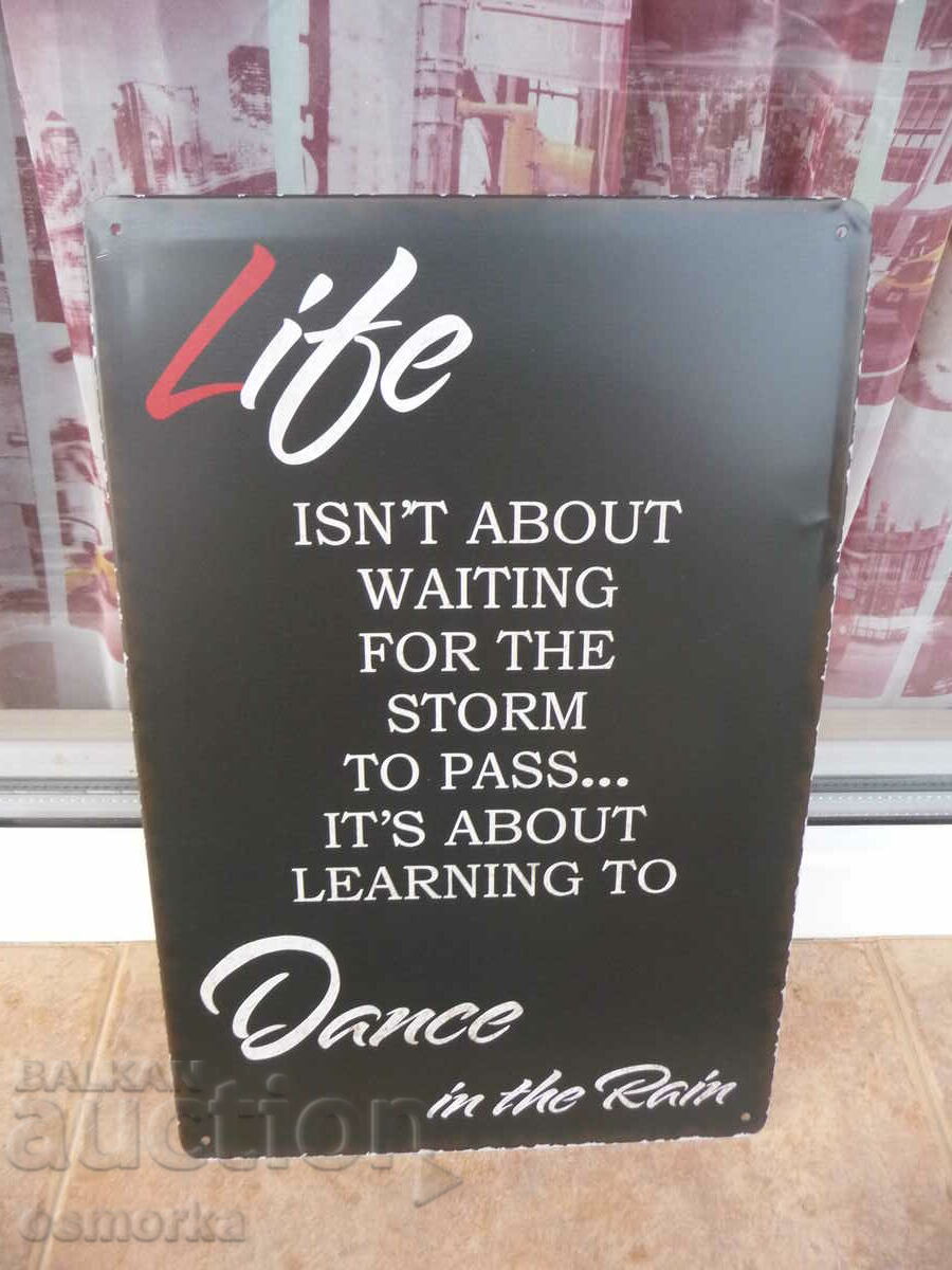 Μήνυμα επιγραφής μεταλλικής πλάκας Για τη ζωή Χορός στη βροχή