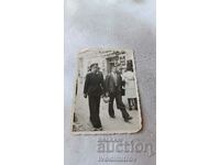 Photo Sofia A man and a student with a pitcher in hand on a walk