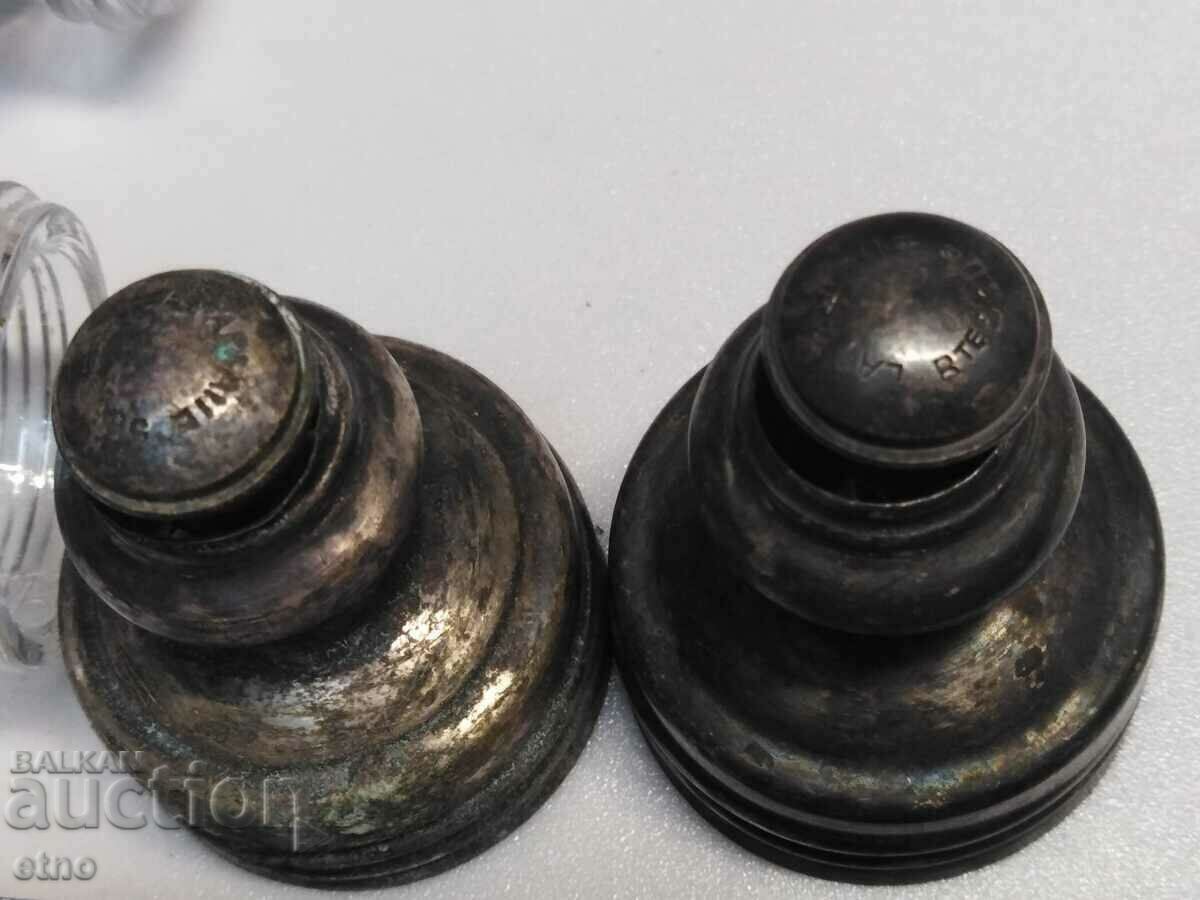 Delivery of 2 VINTAGE BOTTLES WITH SILVER PLATED DISPENSERS FOR CHARLAN AND VINEGAR Delivery of 2 VINTAGE BOTTLES WITH SILVER PLATED DISPENSERS FOR CHARLAN AND VINEGAR