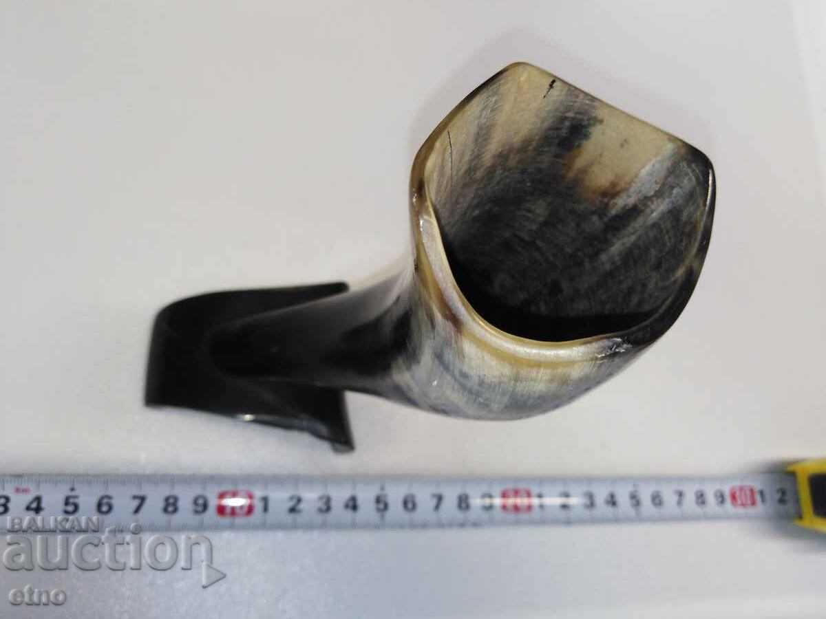 Auction  Horn-vase, for material, decoration, etc., horns