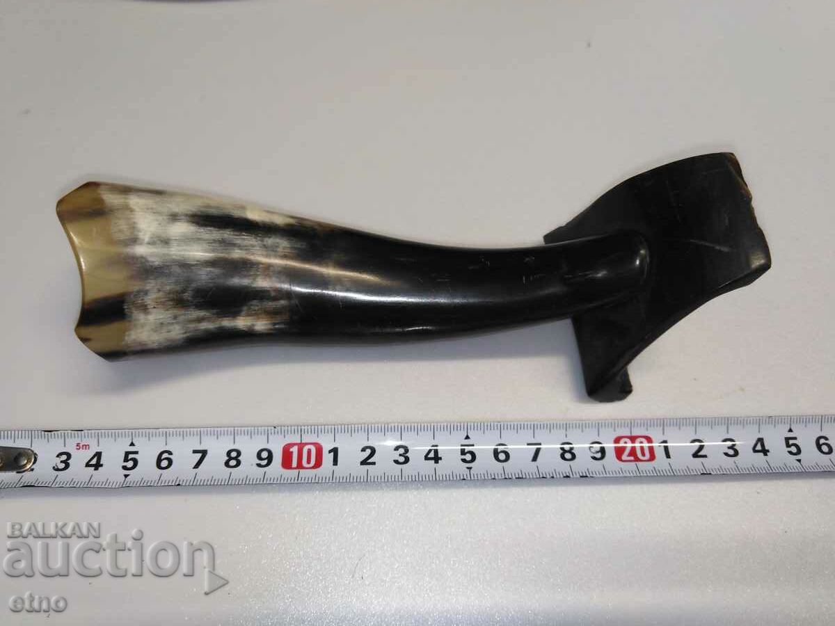 Delivery of Horn-vase, for material, decoration, etc., horns