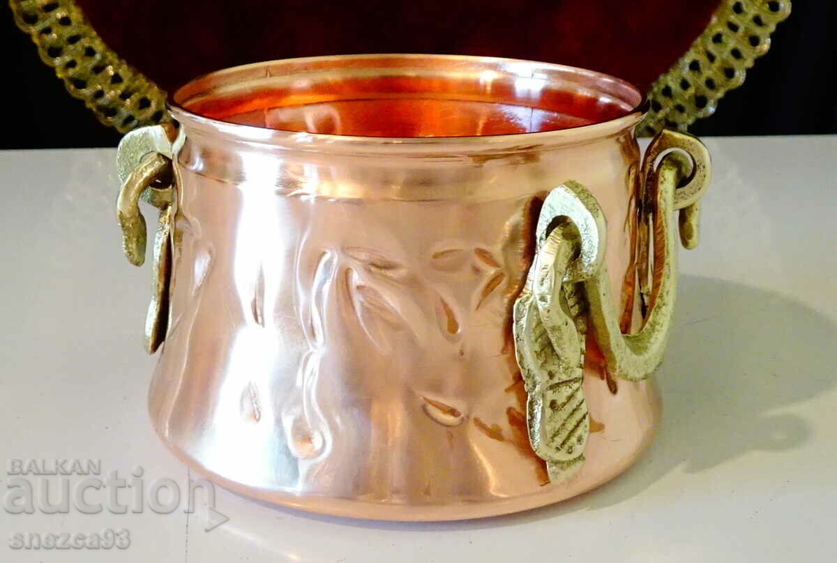 Copper cauldron, small with two handles.
