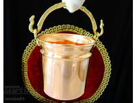 Copper cauldron, copper mug, copper cup.