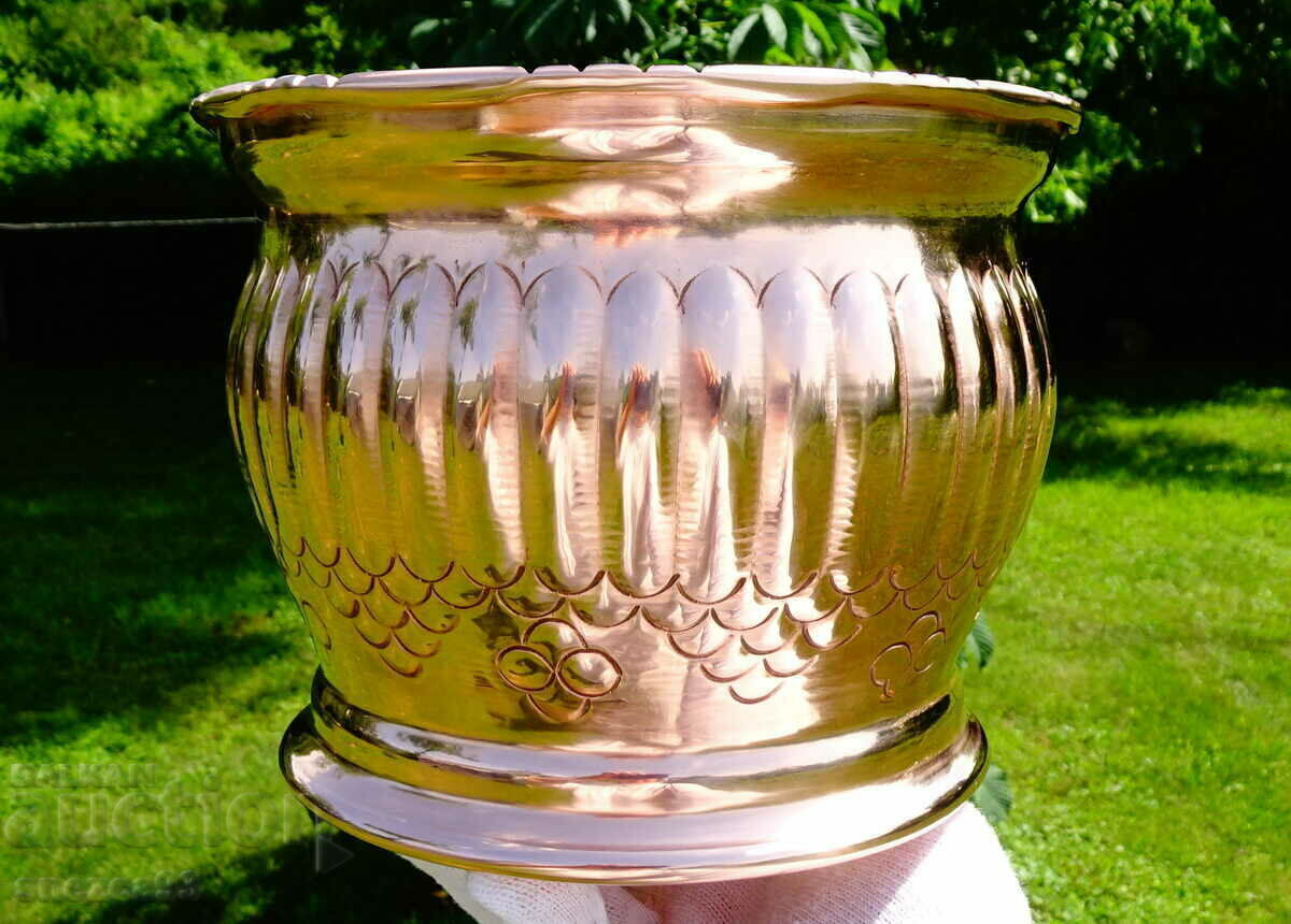Copper champagne jug, copper vessel, forged relief. with price 199.00 BGN | € 101.75 Copper champagne jug, copper vessel, forged relief. with price 199.00 BGN | € 101.75