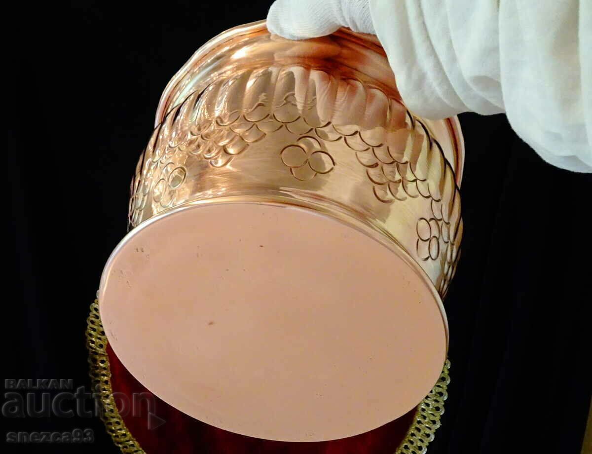 Copper champagne jug, copper vessel, forged relief. - 6 Copper champagne jug, copper vessel, forged relief. - 6