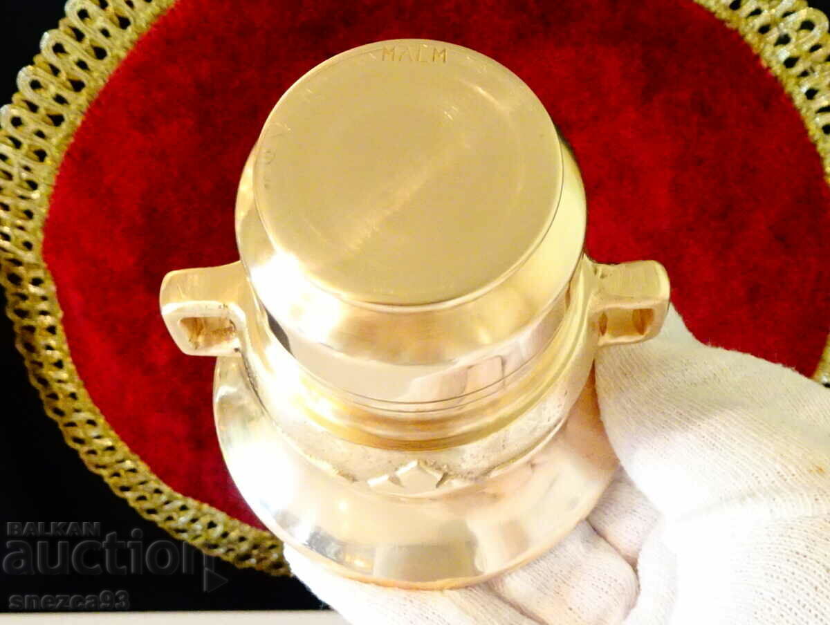 Delivery of Aedel Malm Denmark bronze mortar and pestle.