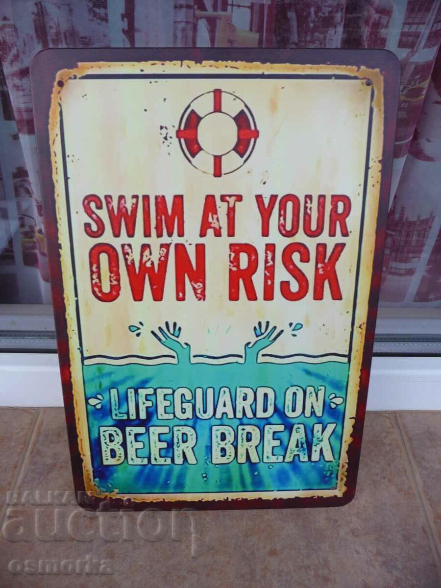 Метална табела надпис Плувате на риск спасителя пие бира