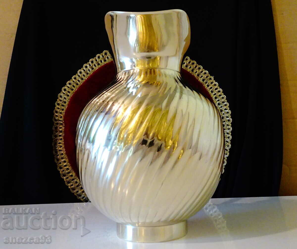 Bronze wine jug 1.3 kg with price 149.00 BGN | € 76.18 Bronze wine jug 1.3 kg with price 149.00 BGN | € 76.18