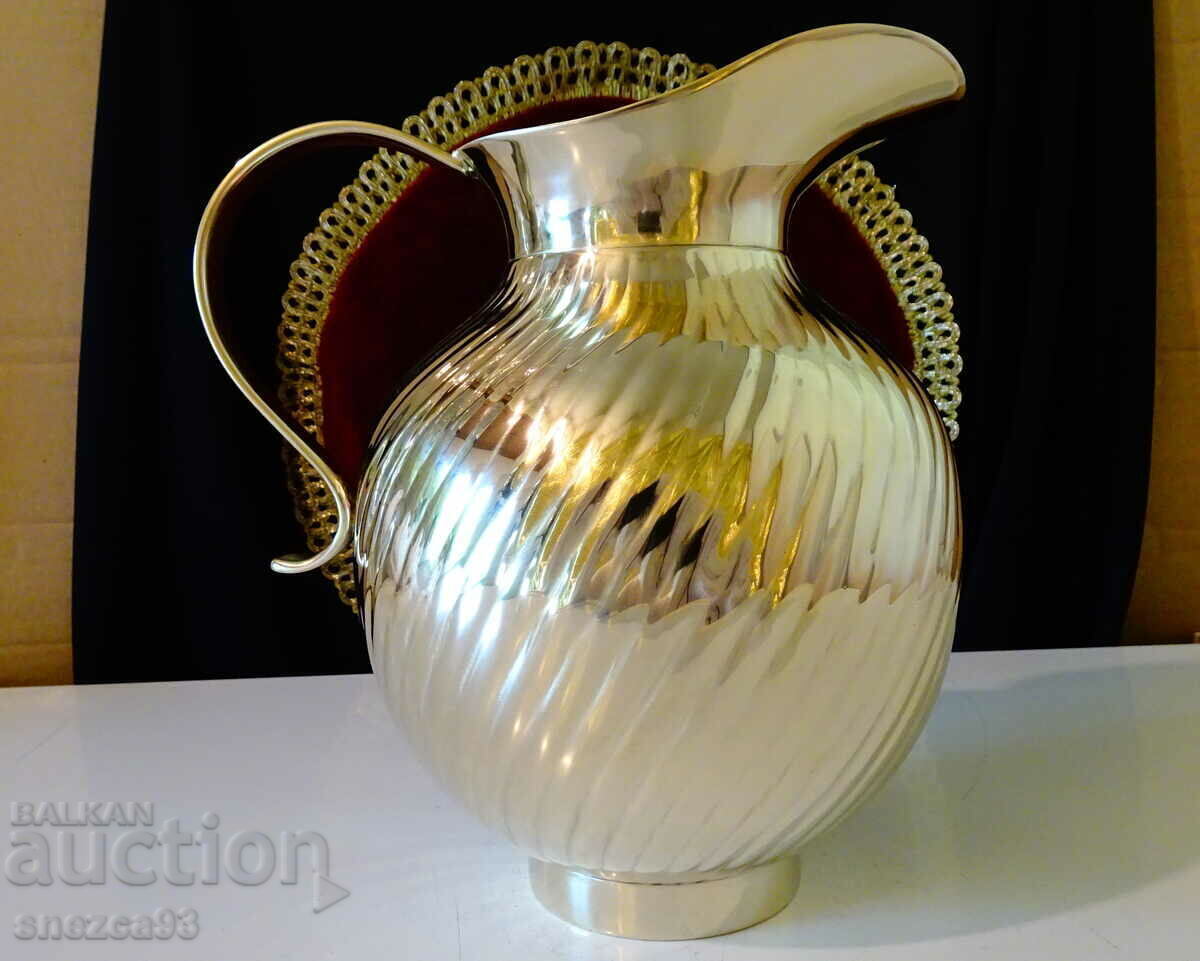 Auction Bronze wine jug 1.3 kg Auction Bronze wine jug 1.3 kg