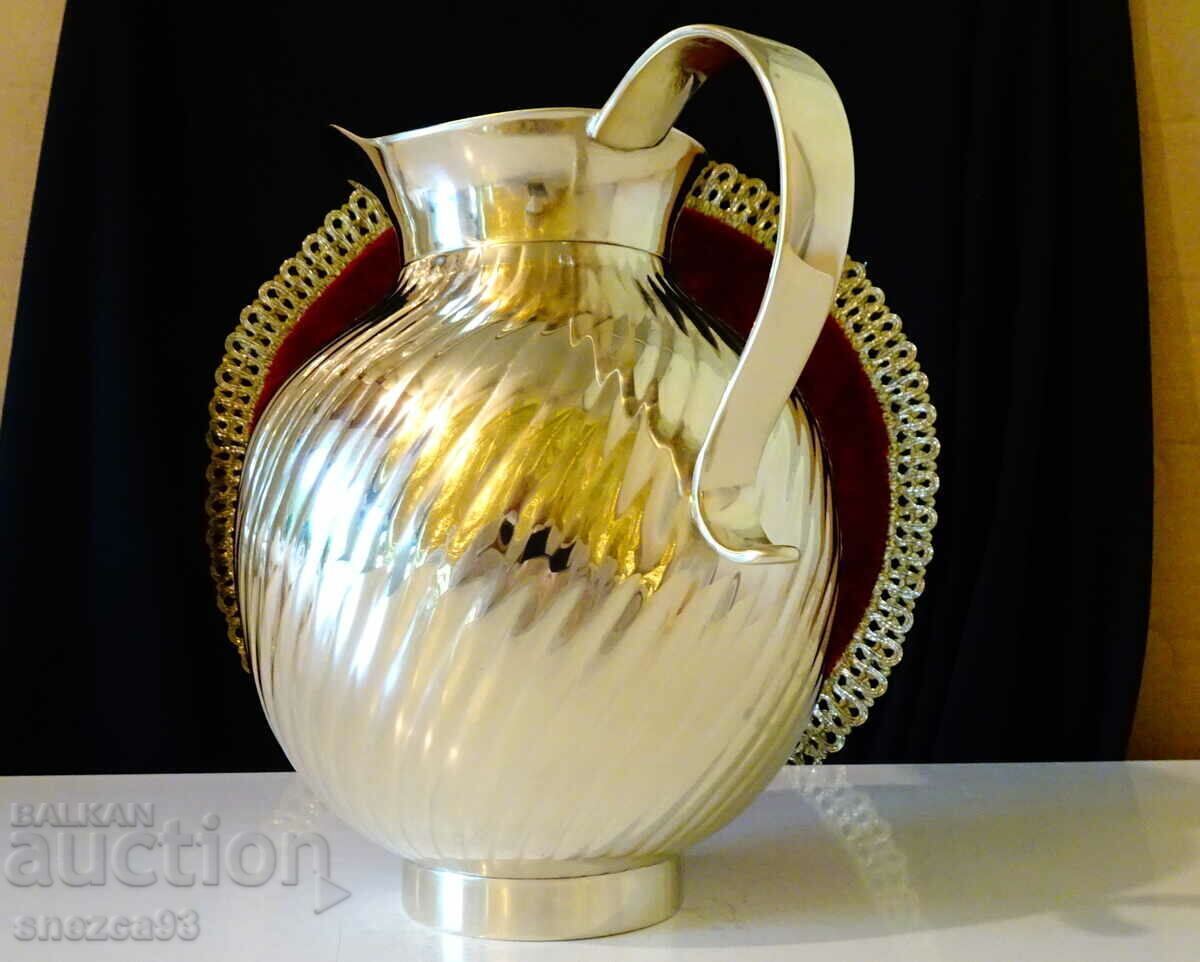 Delivery of Bronze wine jug 1.3 kg Delivery of Bronze wine jug 1.3 kg