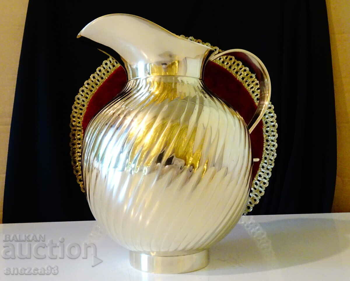 Bronze wine jug 1.3 kg Bronze wine jug 1.3 kg